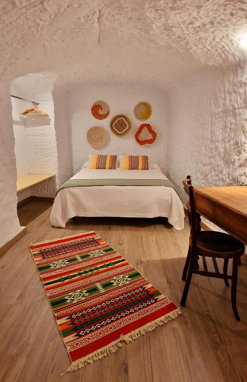 Postel nebo postele na pokoji v ubytování Cueva de la Higuera