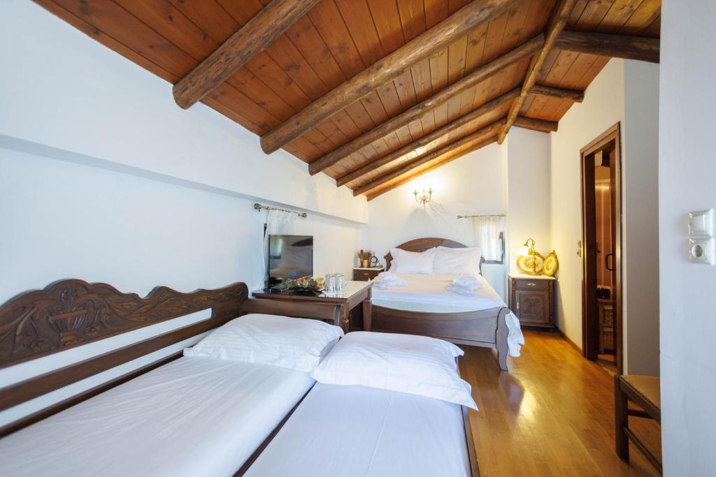 Łóżko lub łóżka w pokoju w obiekcie Castello di Haria