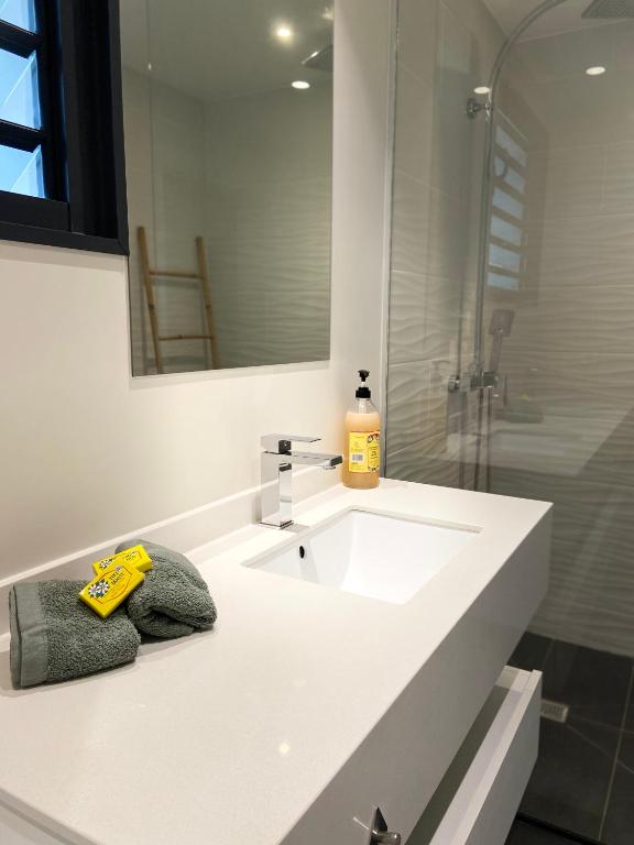 Un baño de Meherio - Bel Appartement vue mer à TAHITI