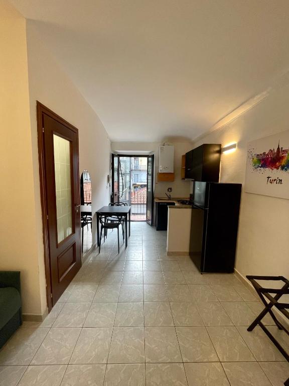 A kitchen or kitchenette at Casa Belfiore - vicino Porta Nuova F.S.
