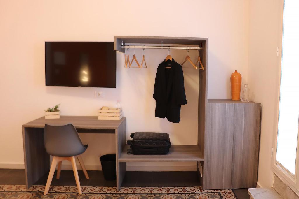 Liotru Maisonne, rooms with en-suite bathroom and shared bathroom - 3