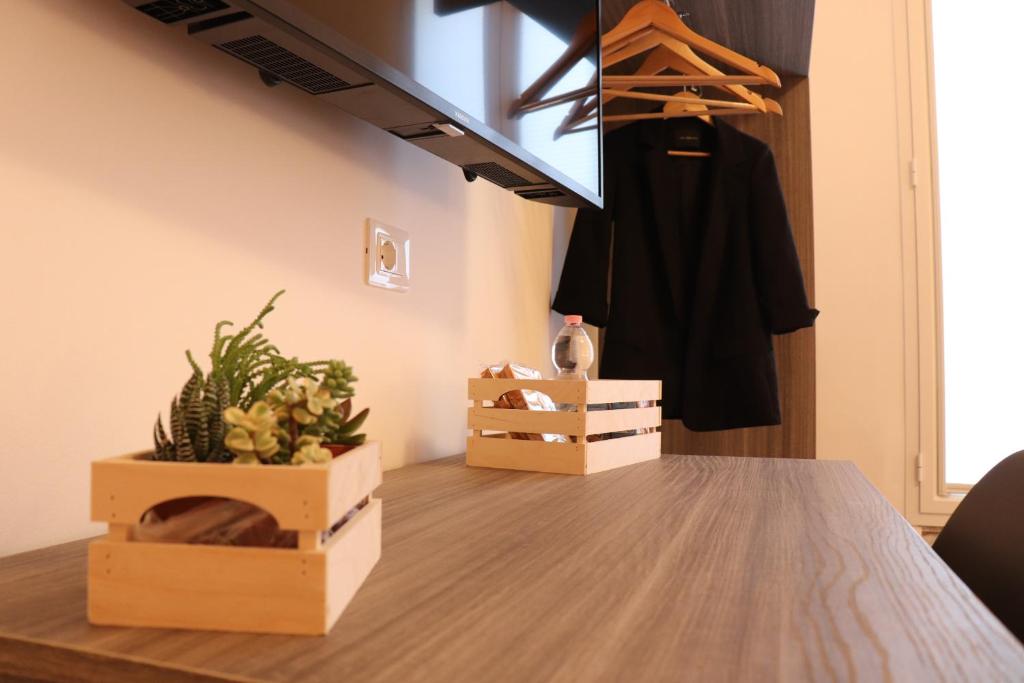 Liotru Maisonne, rooms with en-suite bathroom and shared bathroom - 4