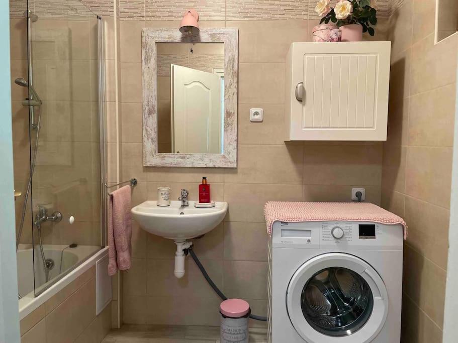 Koupelna v ubytování Srní- Červený byt/ dvojdomek u hotelu Vydra