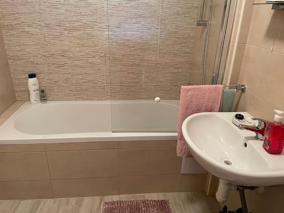 Koupelna v ubytování Srní- Červený byt/ dvojdomek u hotelu Vydra