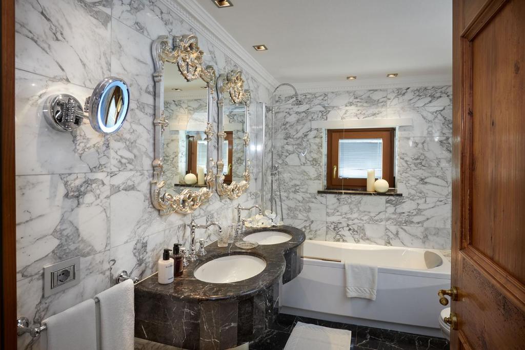 Koupelna v ubytování Hotel Miramonti