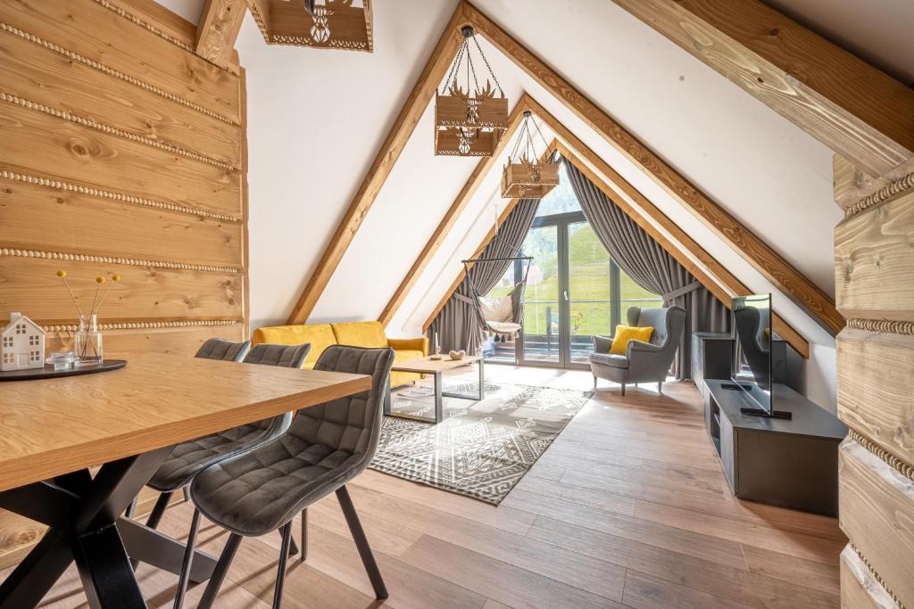 Posedenie v ubytovaní STACJA NOSAL Apartamenty