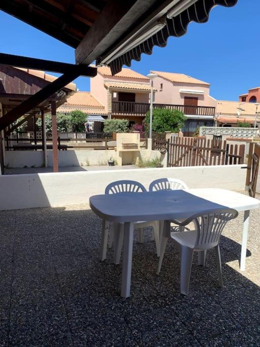 Balkón nebo terasa v ubytování Maisonnette chaleureuse au pied du port