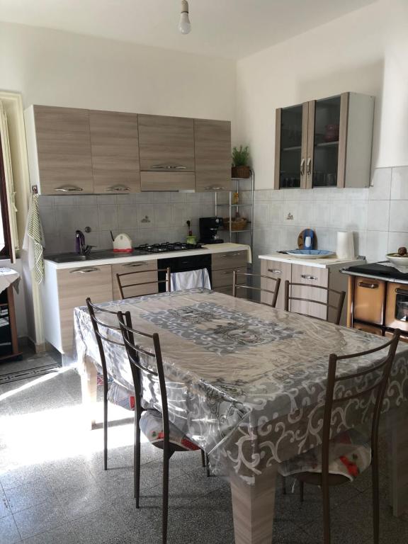 Villetta Vacanza dalla nonna - Three-Bedroom House