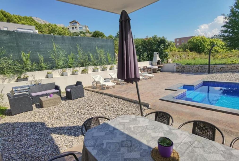Fotografia z galérie ubytovania Villa La Famiglia with private heated pool v destinácii Podstrana