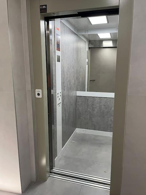 apto centro Castellón con acensor, comercio cerca - Appartement De Trois Chambres