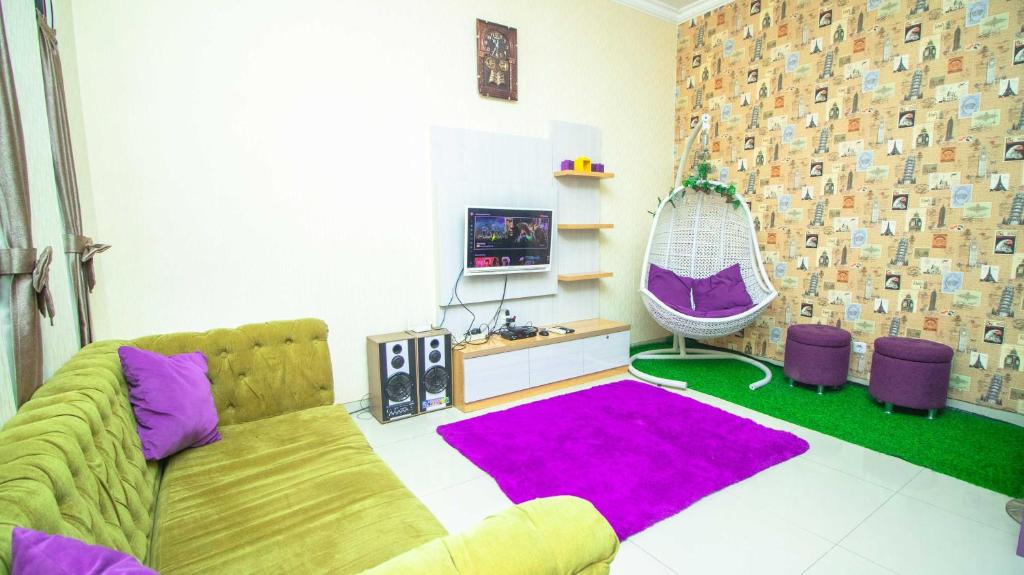 TV a/nebo společenská místnost v ubytování Villa Bromo 32 with Karaoke & Balcony