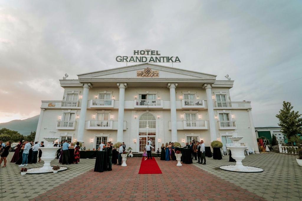 Grand Antika - Housity