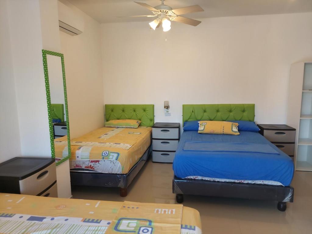 Postel nebo postele na pokoji v ubytování Hotel Almond Beach