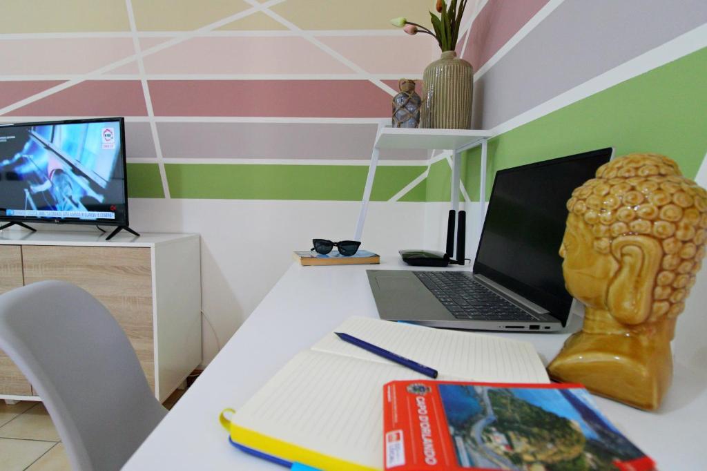 Televízia a/alebo spoločenská miestnosť v ubytovaní Capo d'Orlando Apartments - Cipria