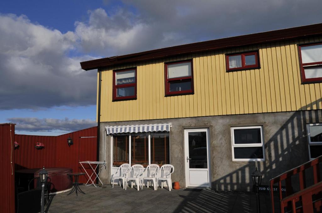 Byggingin sem gistihúsið er í