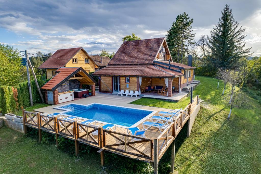 Fotografia z galérie ubytovania Family friendly house with a swimming pool Ogulin, Gorski kotar - 15204 v destinácii Gornje Dubrave