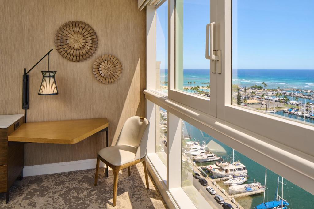 Prince Waikiki - Oceanfront Room - King