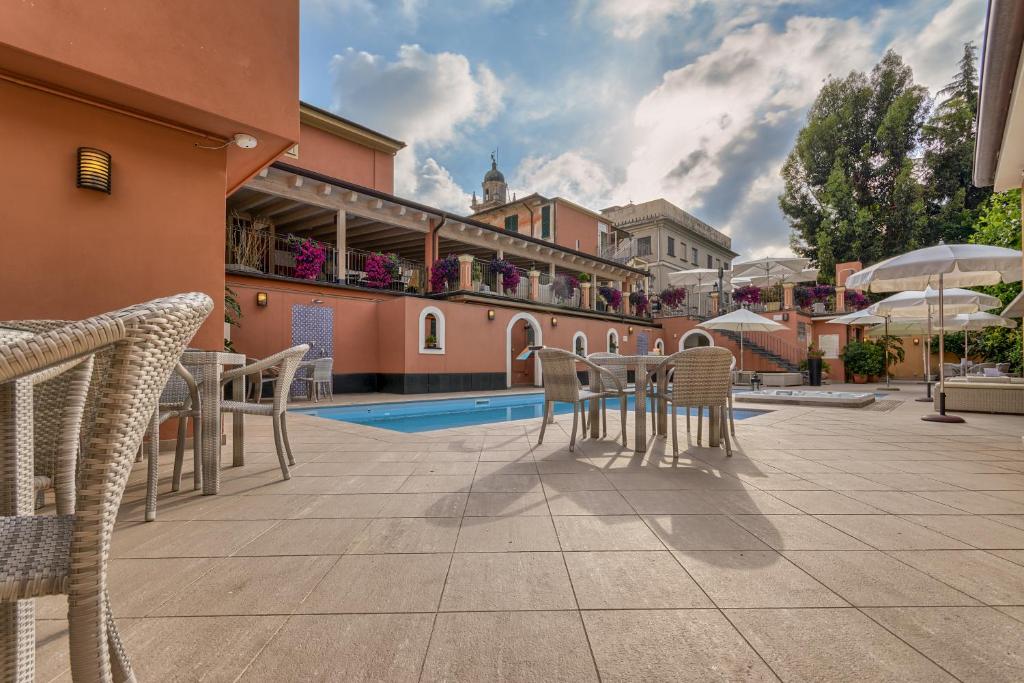 Bazén v ubytovaní Hotel Monte Rosa alebo v jeho blízkosti