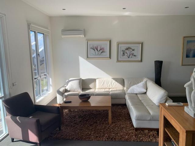Posezení v ubytování Broadbeach Inverloch