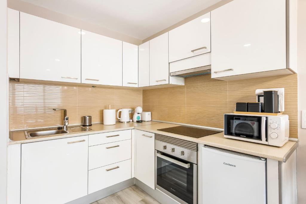 Kuchyň nebo kuchyňský kout v ubytování Atlantic Smart Home, Hi-End Services, Media Stream