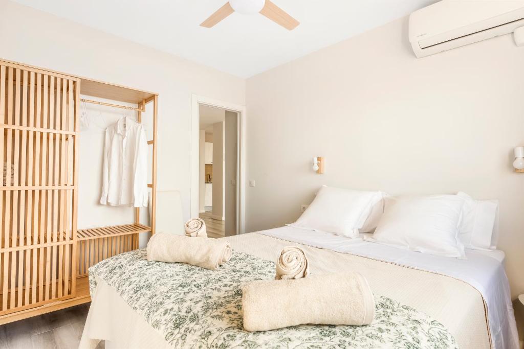 Postel nebo postele na pokoji v ubytování Atlantic Smart Home, Hi-End Services, Media Stream
