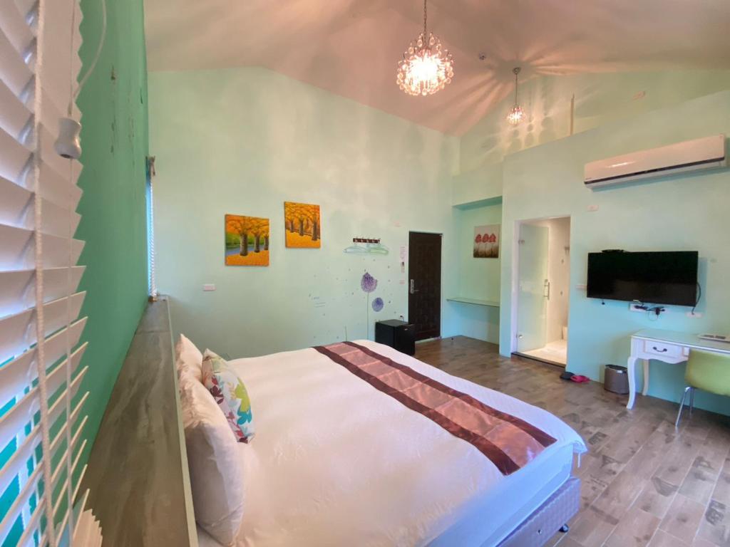 Dawn B&B - Queen Room With Balcony