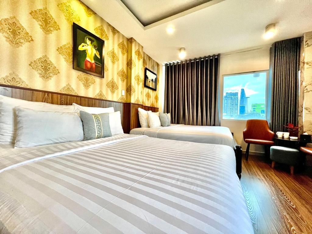 DDA Hotel District 1- Bùi Viện-Đề Thám Walking Street tesisinde bir odada yatak veya yataklar