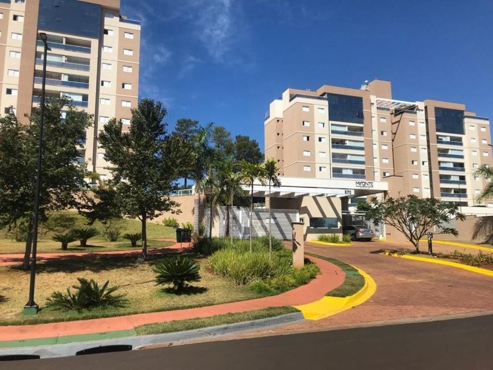 RIB PRETO DUPLEX ENCANTADOR COM PISCINA NO CONDO.