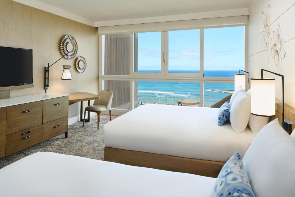 Prince Waikiki - Oceanfront Room - 2 Queens