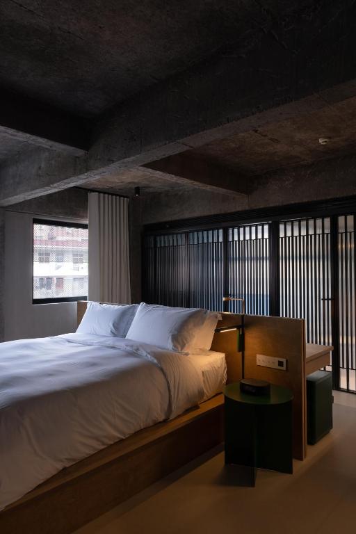 Postel nebo postele na pokoji v ubytování Jiangnan House Nantou