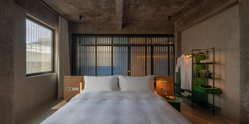 Postel nebo postele na pokoji v ubytování Jiangnan House Nantou