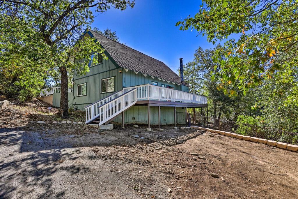 Vacation Home TreeLined Lake Arrowhead Cabin, Near Trails!, CA