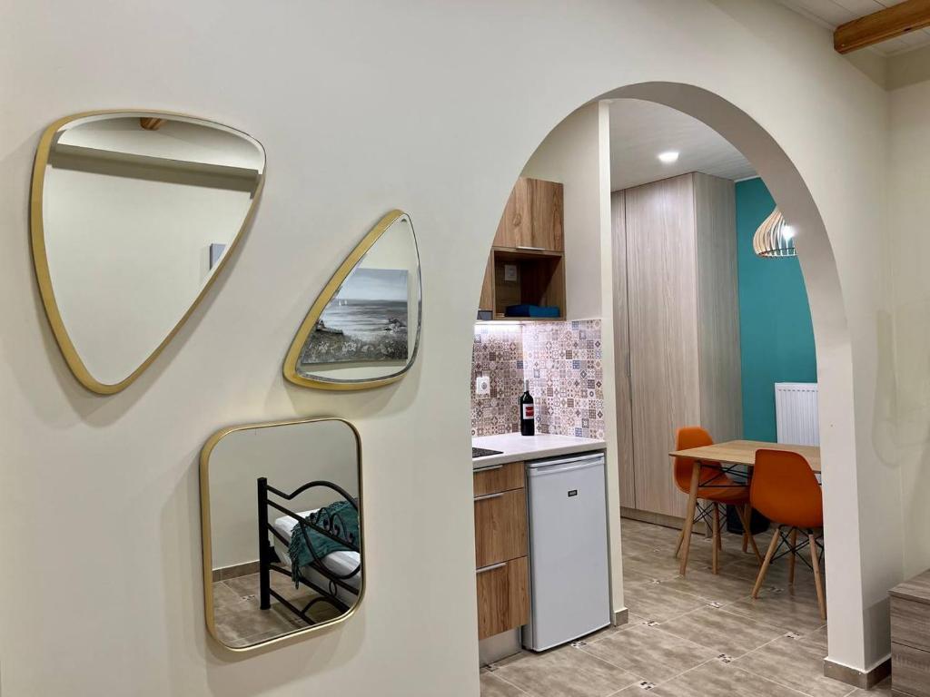 A television and/or entertainment centre at Cute Corner In The Centre VIPGreece