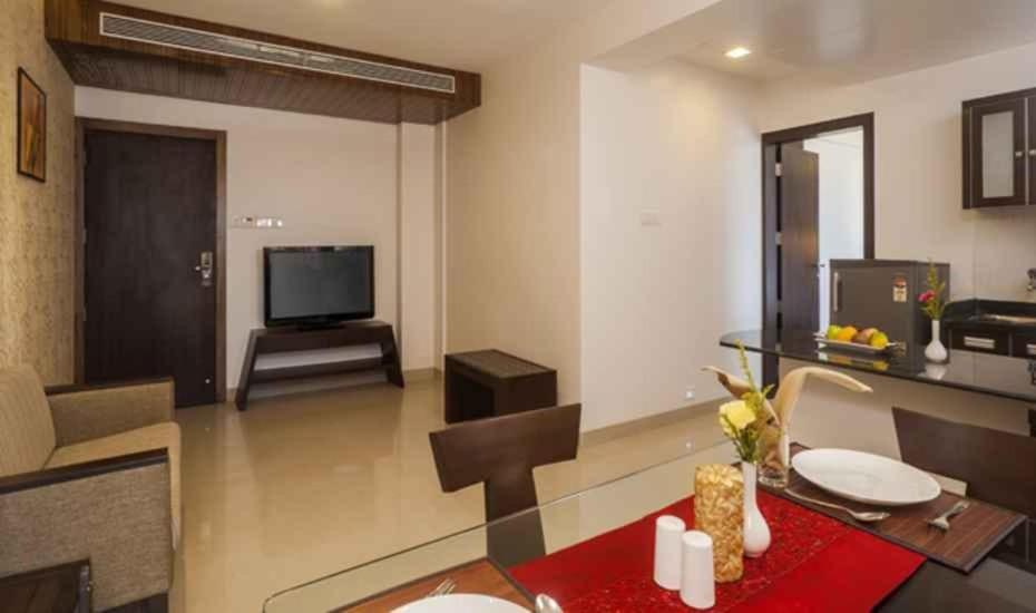 TV a/nebo společenská místnost v ubytování Hotel DORTN Hinjawadi Phase 1