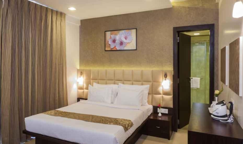 Postel nebo postele na pokoji v ubytování Hotel DORTN Hinjawadi Phase 1