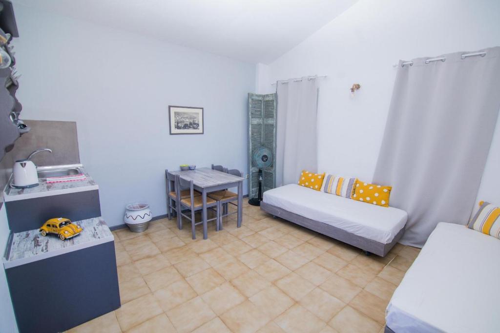 Niriides Hotel Apartments - Apartamento Con Balcón
