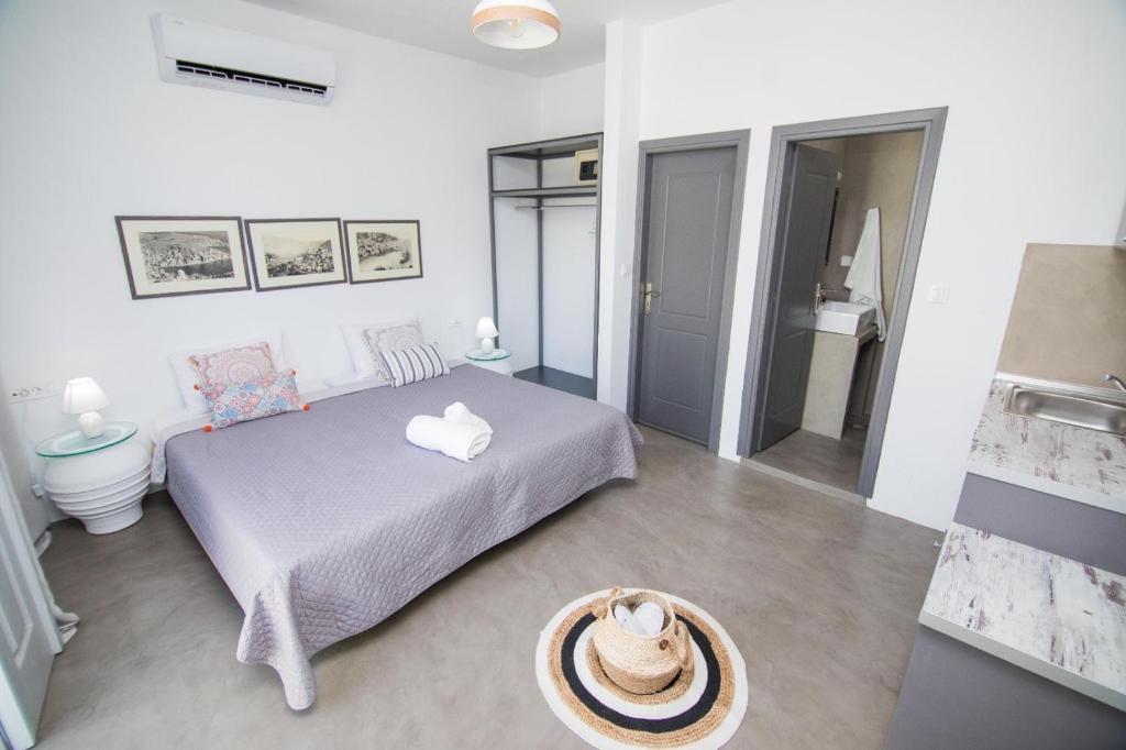 Niriides Hotel Apartments - 2