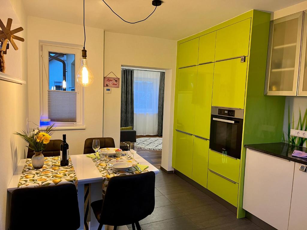 Kuchyň nebo kuchyňský kout v ubytování Ferienhaus Sausalblick