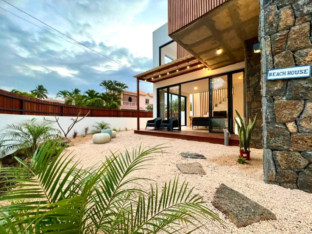 Zahrada ubytování Into the Sea - Modern Home Close to the Beach