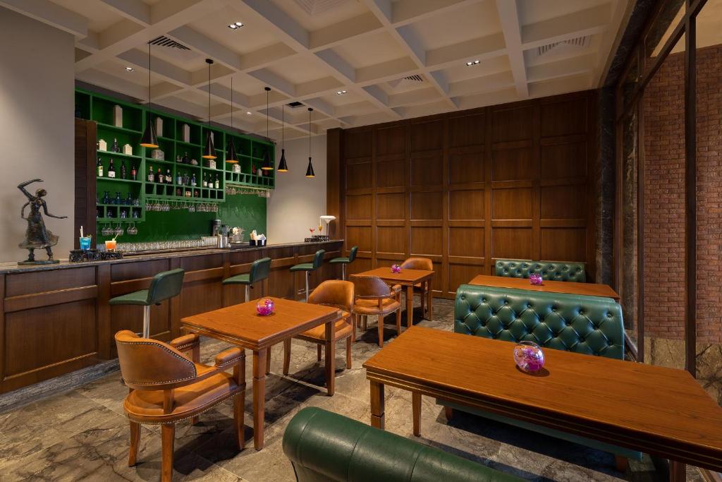 Lounge nebo bar v ubytování Welcomhotel By ITC Hotels, Jim Corbett
