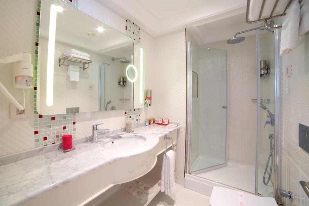 A bathroom at Yılsam Sultanahmet Hotel