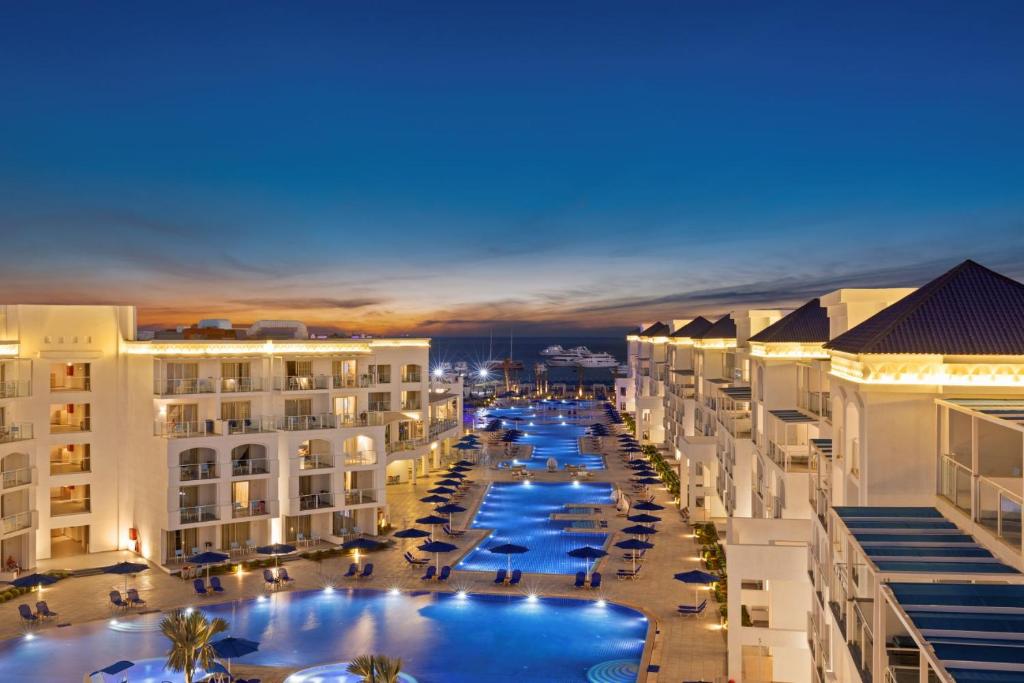 Bazén v ubytování Pickalbatros Blu Spa Resort - Adults Friendly 16 Years Plus- Ultra All-Inclusive nebo v jeho okolí