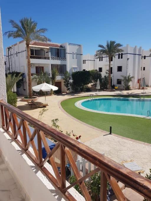 Bazén v ubytování Riviera Resort Apartment - Pool view & Wifi nebo v jeho okolí