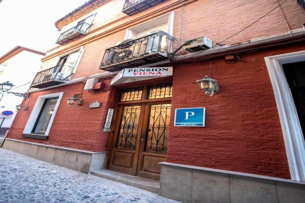 Hostal Viena Plaza Nueva - Resim 17