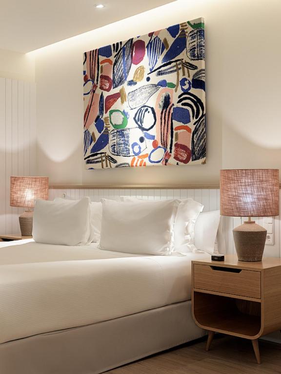 
Family Room (3 Adults + 1 Child)
