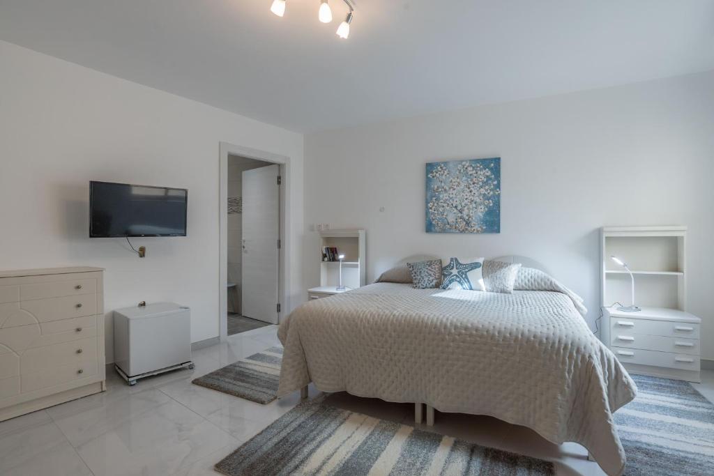Postel nebo postele na pokoji v ubytování Sliema Bedrooms with ensuite bathrooms