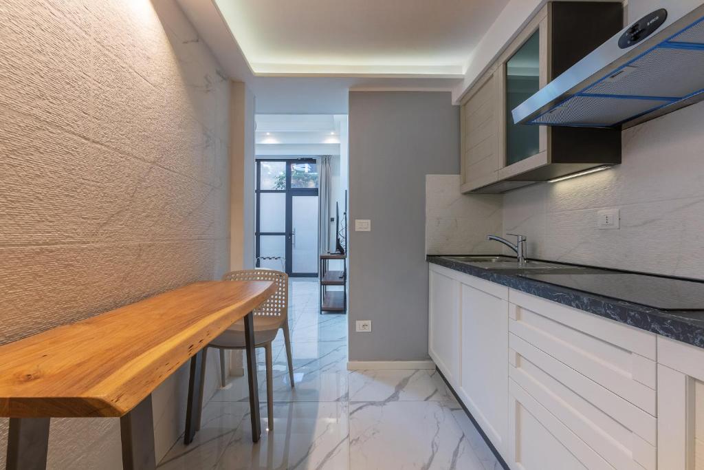 Kuchyňa alebo kuchynka v ubytovaní Mini Loft San Carlo a 5 min da MAMbo Bologna