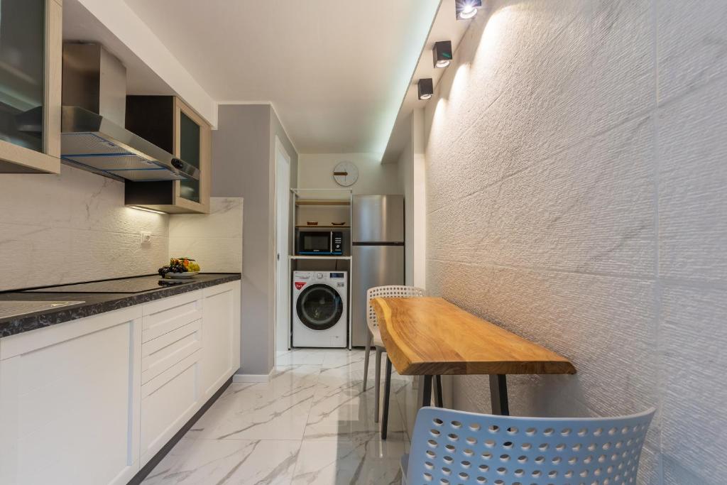 Kuchyňa alebo kuchynka v ubytovaní Mini Loft San Carlo a 5 min da MAMbo Bologna