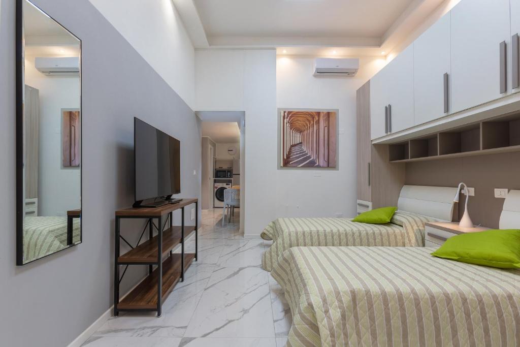 Televízia a/alebo spoločenská miestnosť v ubytovaní Mini Loft San Carlo a 5 min da MAMbo Bologna