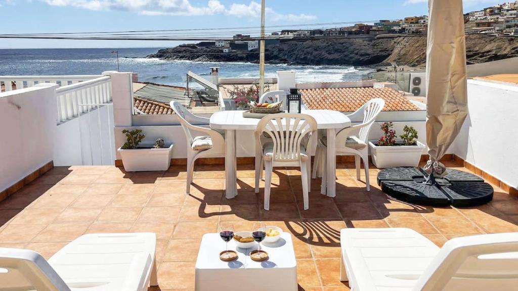 Harmony Beach House 2BR Sea Views Terrace, Telde (updated prices 2024)